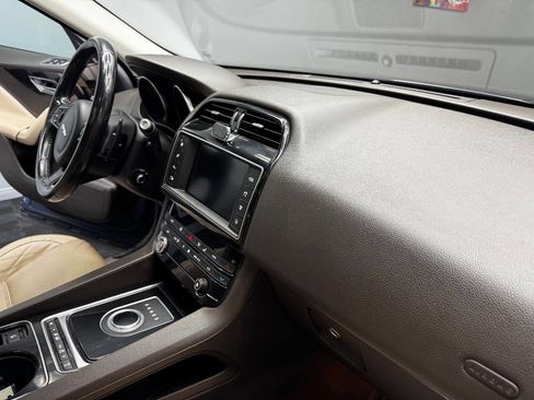 Used 2017 Jaguar F-PACE Prestige image 52