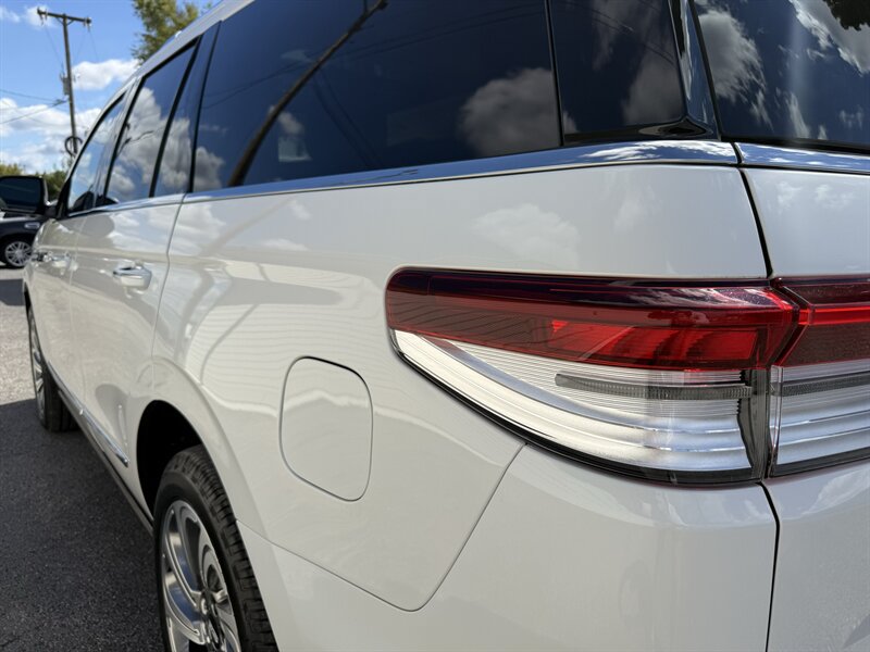 Used 2024 Lincoln Navigator Reserve AWD/4WD image 6