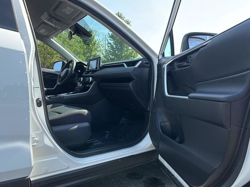 Used 2021 Toyota RAV4 LE AWD/4WD image 14