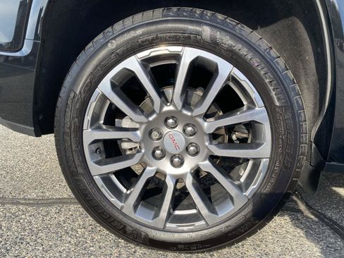 Used 2023 GMC Acadia Denali w/ Denali Technology Package AWD/4WD image 9