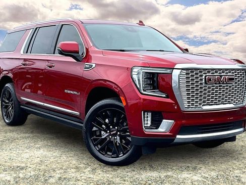 Used 2024 GMC Yukon XL Denali w/ Denali Reserve Package AWD/4WD image 1