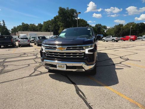 Used 2023 Chevrolet Silverado 1500 LTZ AWD/4WD image 3