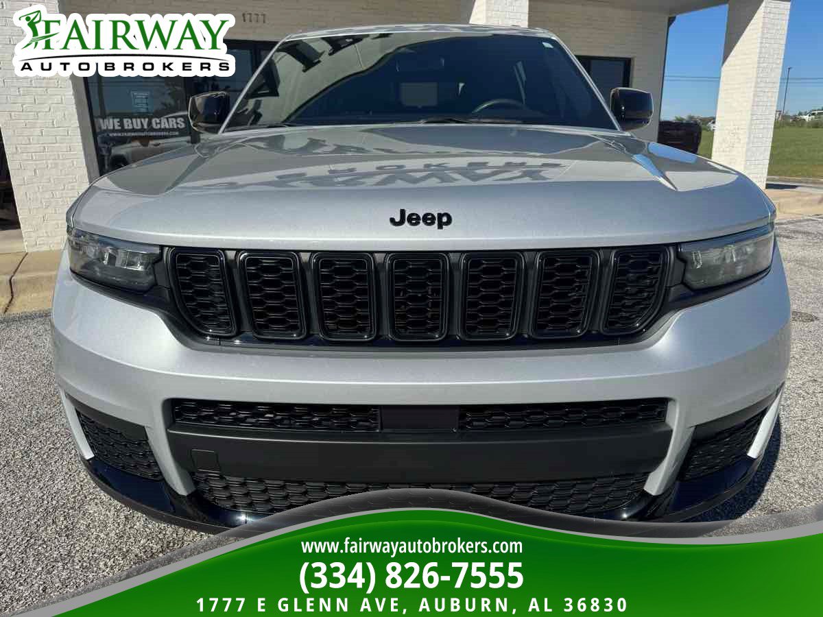 Used 2023 Jeep Grand Cherokee L Laredo AWD/4WD image 3