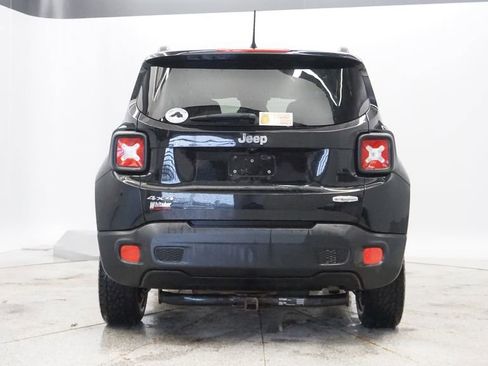 Used 2017 Jeep Renegade Latitude w/ Cold Weather Group image 4