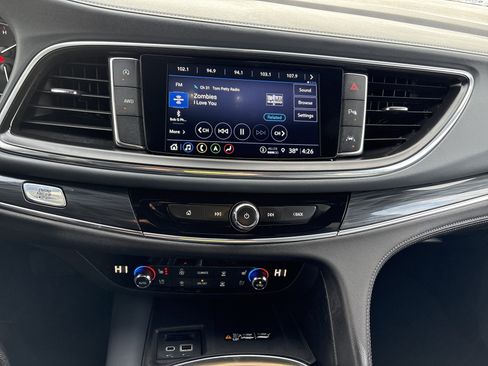 Used 2024 Buick Enclave Premium image 17