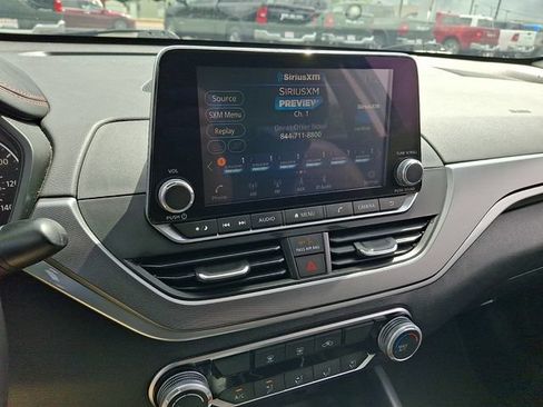 Used 2024 Nissan Altima 2.5 SR FWD image 18