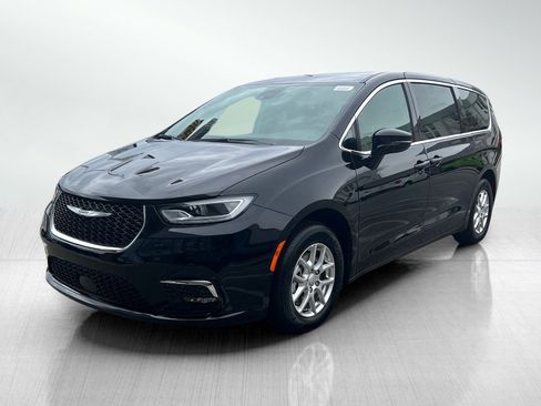 New 2026 Chrysler Pacifica Select image 2