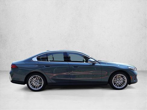 Used 2025 BMW 530i xDrive w/ Premium Package AWD/4WD image 5