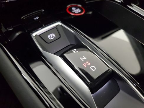 Used 2023 Audi RS e-tron GT w/ Carbon Performance Package AWD/4WD image 32