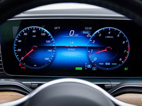 Used 2023 Mercedes-Benz GLS 450 4MATIC image 32