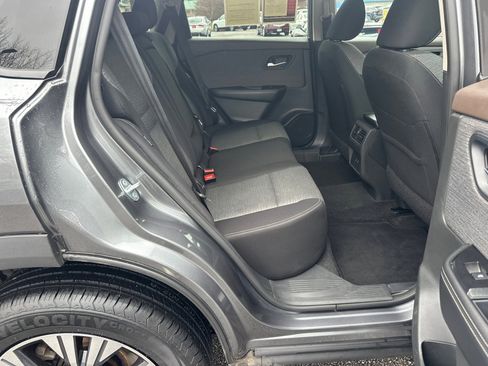 Used 2023 Nissan Rogue SV image 15