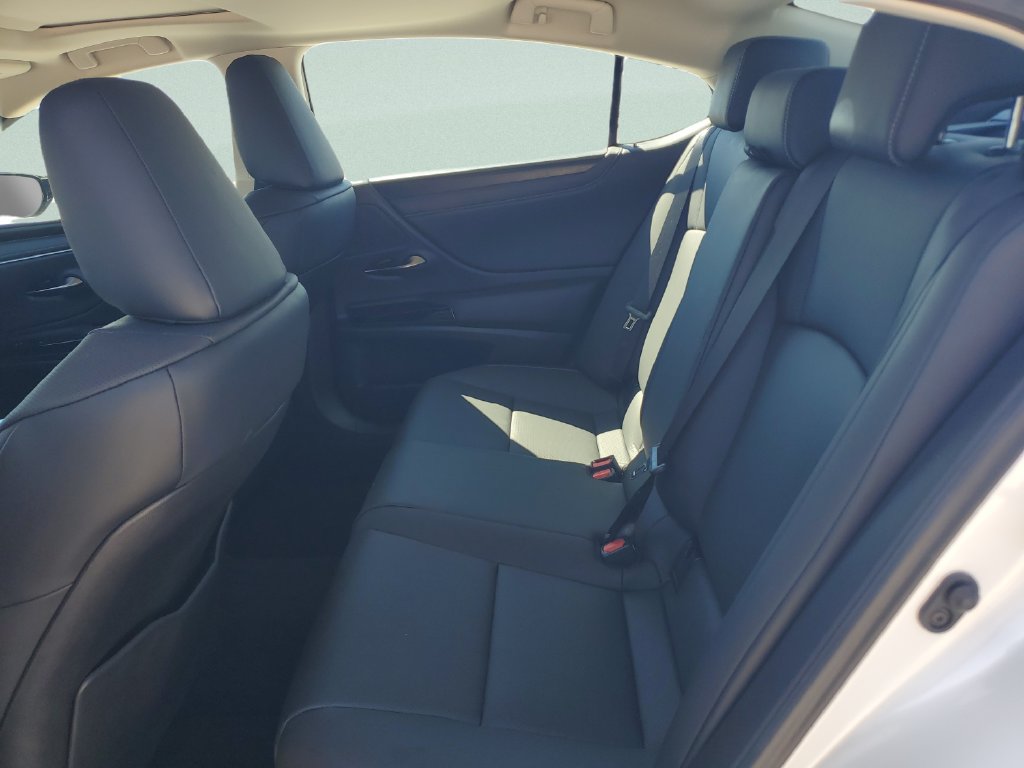 Used 2025 Lexus ES 350 w/ Premium Package FWD image 11