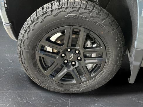 Used 2025 Chevrolet Silverado 1500 LT Trail Boss w/ LT Trail Boss Premium Package AWD/4WD image 40