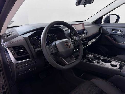 Certified 2025 Nissan Rogue SV AWD/4WD image 7