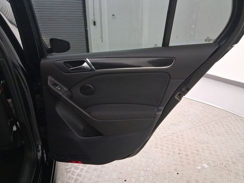 Used 2013 Volkswagen Golf 4-Door image 26