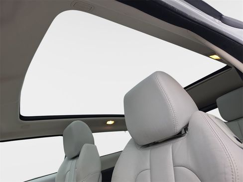 Used 2015 Land Rover Range Rover Evoque Pure Plus image 34