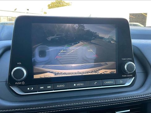 Used 2024 Nissan Rogue SV image 14