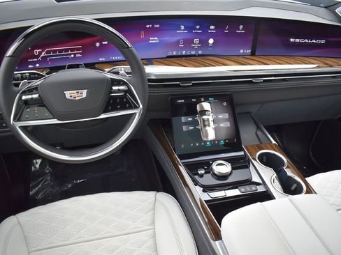 Certified 2026 Cadillac Escalade Platinum Sport w/ LPO, ONYX Package image 16