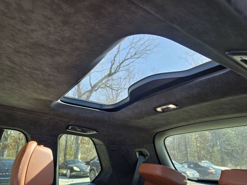 Used 2023 BMW X7 M60i image 12