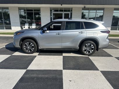 Used 2024 Toyota Highlander XLE