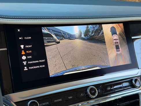 Used 2023 Bentley Flying Spur W12 image 24