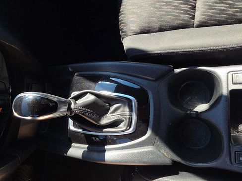 Used 2019 Nissan Rogue SV image 28