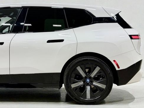 Used 2022 BMW iX xDrive50 w/ Premium Package image 8