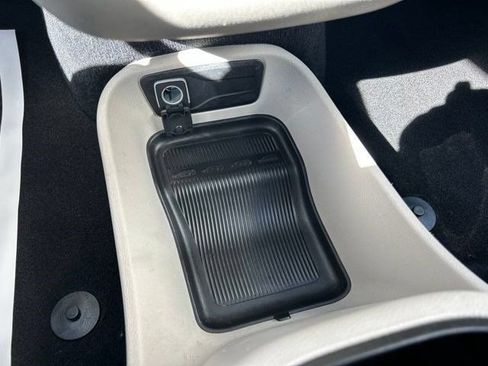 Used 2023 Chrysler Pacifica Touring-L FWD image 34