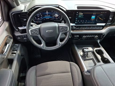 Used 2025 Chevrolet Silverado 1500 LT Trail Boss w/ LPO, Dark Essentials Package AWD/4WD image 11