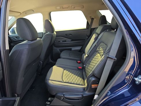 Used 2025 Nissan Pathfinder SV FWD image 19