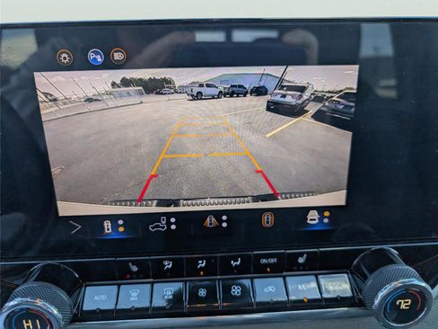 Used 2024 Chevrolet Colorado ZR2 w/ Technology Package image 17