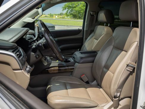 Used 2016 Chevrolet Suburban LT w/ Luxury Package AWD/4WD image 23