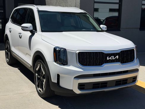 Used 2023 Kia Telluride S AWD/4WD image 7