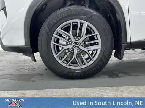 Used 2025 Nissan Rogue S image 18