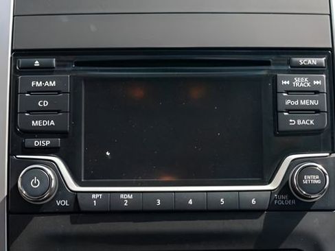 Used 2018 Nissan Frontier S RWD image 10