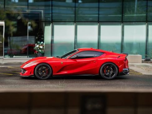 Used 2018 Ferrari 812 Superfast image 12