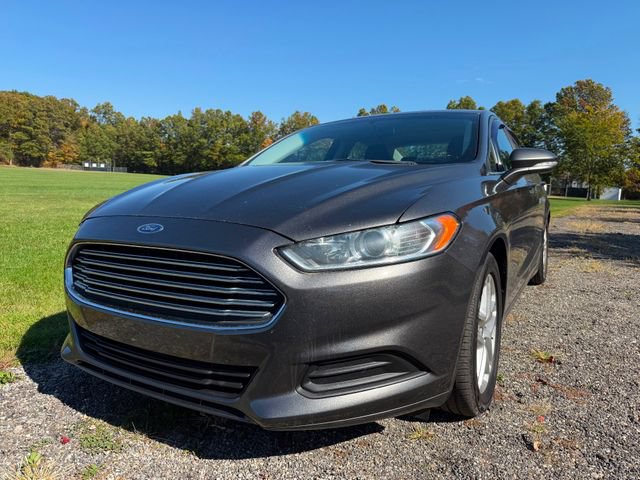 Used 2016 Ford Fusion SE FWD image 1