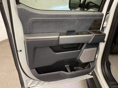 Used 2023 Ford F150 Lightning Lariat image 25