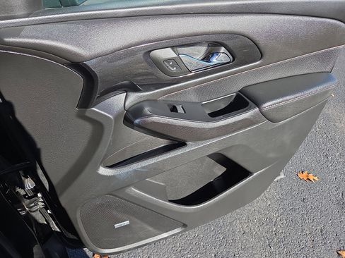 Used 2023 Chevrolet Traverse RS image 17