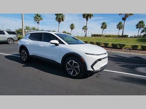 New 2026 Chevrolet Equinox EV LT image 29