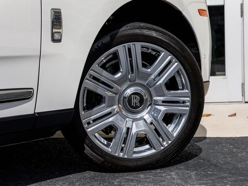 Certified 2023 Rolls-Royce Cullinan AWD/4WD image 16