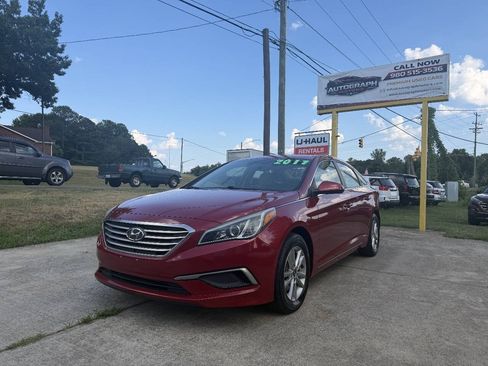 Used 2017 Hyundai Sonata SE FWD image 2