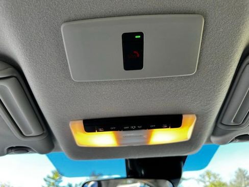 New 2025 Nissan Versa SR w/ Trunk Package image 30