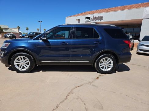 Used 2017 Ford Explorer XLT w/ Equipment Group 202A FWD image 2