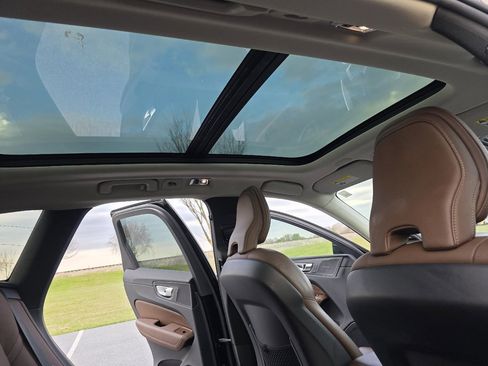 Used 2020 Volvo XC60 T5 Inscription w/ Protection Package image 17