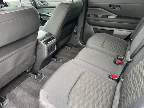 Certified 2025 Nissan Pathfinder SV image 15