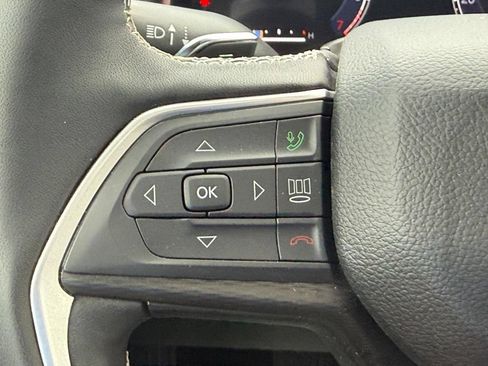 Used 2024 Jeep Grand Cherokee Altitude AWD/4WD image 16