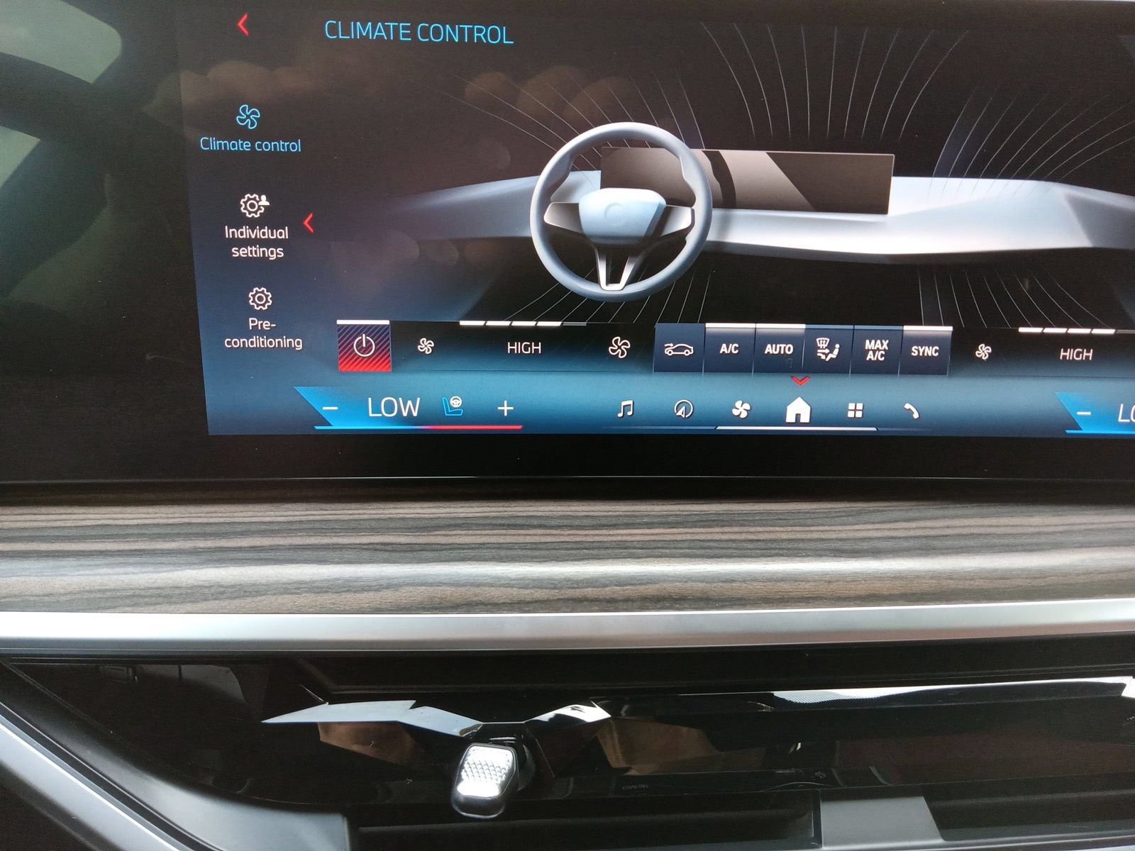 Used 2024 BMW X7 M60i w/ Climate Comfort Package AWD/4WD image 18