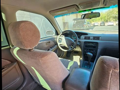 Used 1998 Toyota Camry LE FWD image 30