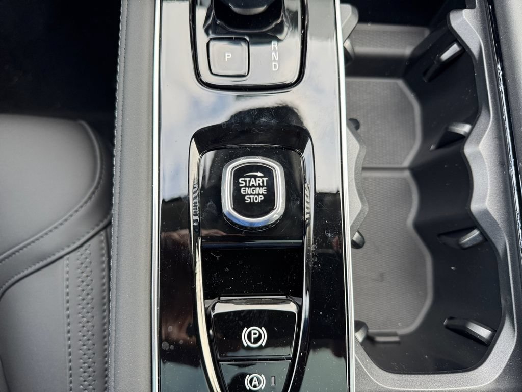 New 2026 Volvo XC90 T8 Plus w/ Protection Package Premier AWD/4WD image 16